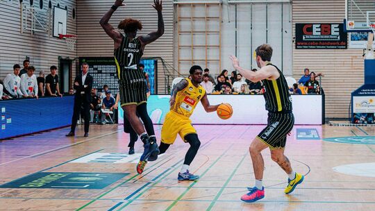 Bislang haben die Knights um Desmond Watson jeden Gegner ins Leere laufen lassen – ob das gegen Paderborn auch gelingt? Foto: Ni