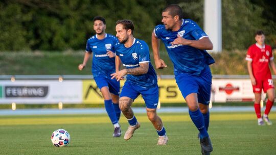Ausgebremst: Der VfL hat am Donnerstag 1:3 in Ebersbach verloren. Foto: Michael Tilp