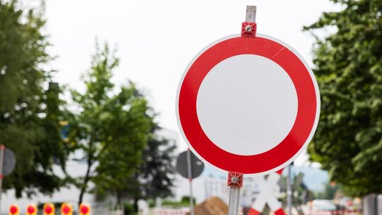Straßensperrung: Damit werden Kirchheimer Autofahrerinnen und Autofahrer nun wieder konfrontiert sein. Symbolbild: stock.adobe.c