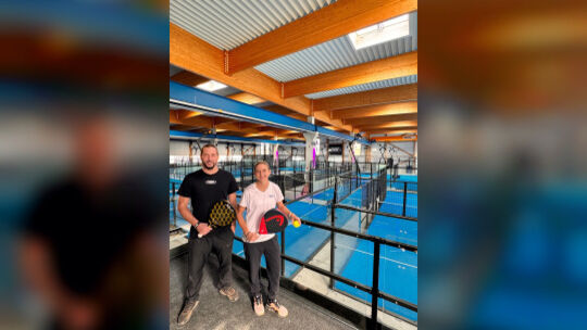 Dino Tomazic und Steffi Bachofer haben den Schritt in die Selbstständigkeit gewagt und im Kruichling den Padel Park eröffnet. Do