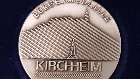 Die Bürgermedaille vergibt die Stadt Kirchheim seit 1992 für besondere Verdienste um das Gemeinwohl und herausragende persönlich