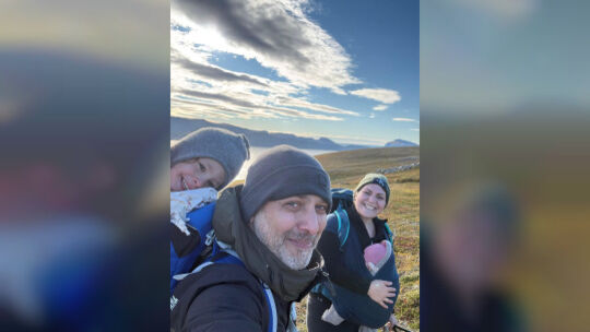 Die vierköpfige Familie Eren testet in Akkarfjord das Leben im hohen Norden. Foto: privat Die vierköpfige Familie Eren testet in Akkarfjord das Leben im hohen Norden. Foto: privat