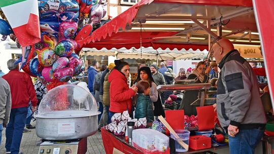 Jährlich lockt der Kirchheimer Gallusmarkt zahlreiche Besucherinnen und Besucher in die Stadt. Jährlich lockt der Kirchheimer Gallusmarkt zahlreiche Besucherinnen und Besucher in die Stadt.