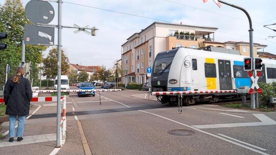Verkehrsteilnehmer müssen ab 22. Oktober zumindest zeitweise Umwege in Kauf nehmen, wenn sie die Bahnübergänge in Wendlingen übe Verkehrsteilnehmer müssen ab 22. Oktober zumindest zeitweise Umwege in Kauf nehmen, wenn sie die Bahnübergänge in Wendlingen übe