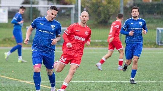 Die „Manni-Power“ verpuffte: Co-Spielertrainer Philip Kühnert und der VfL haben auch gegen Donzdorf verloren. Foto: Marcel Hecke