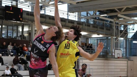 Nächste Niederlage für Besim Kabashi (re.) und den VfL. Foto: Thimo König