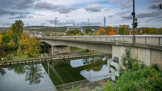 Die Adenauerbrücke ist wegen Sicherheitsmängeln zu großen Teilen gesperrt. Foto: Roberto Bulgrin Die Adenauerbrücke ist wegen Sicherheitsmängeln zu großen Teilen gesperrt. Foto: Roberto Bulgrin