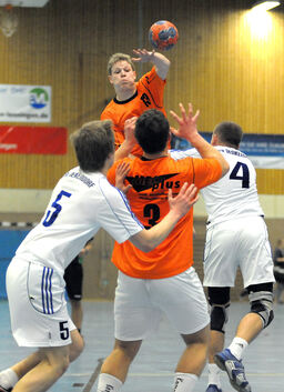 Handball-Bezirksliga SG Lenningen (orange) -TSV Denkendorf (wei§)
