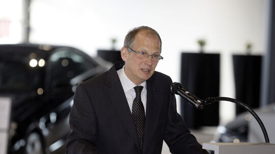 Mercedes Autohaus Russ-Jesingen in Dettingen, Kirchheimer Str. 182, Preisverleihung Frderpreis "Klimazukunft 2012" u.a. mit Min