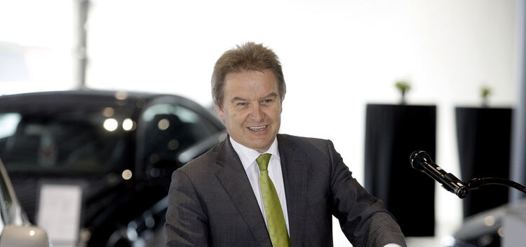 Mercedes Autohaus Russ-Jesingen in Dettingen, Kirchheimer Str. 182, Preisverleihung Frderpreis "Klimazukunft 2012" u.a. mit Min