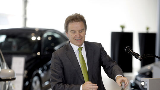Mercedes Autohaus Russ-Jesingen in Dettingen, Kirchheimer Str. 182, Preisverleihung Frderpreis "Klimazukunft 2012" u.a. mit Min