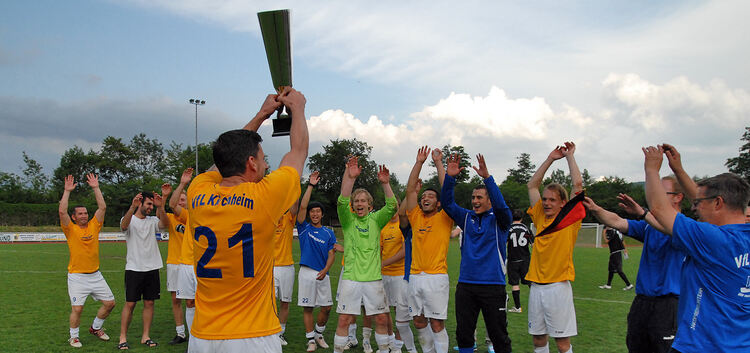 Fußball SC Geislingen - VfL Kkirchheim IIVFL spieler feiernFotozweitverwendung in der Ausgabe vom 12.08.2011
