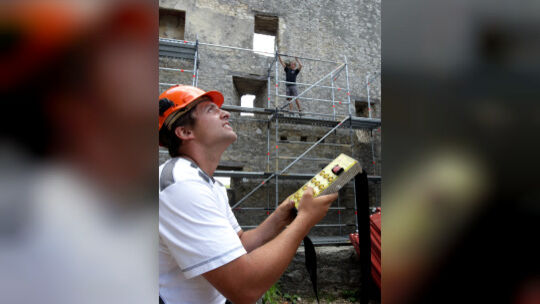 Ruine Reu§enstein Gerstbaufirma baut auf, Seilzug vom Plateau zur Sdwand der Ruine