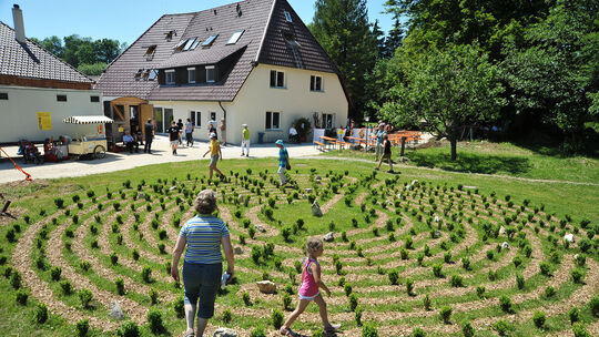 Eröffmung Kunst - und Aktionspfad am Randecker Maar - Ziegelhütte