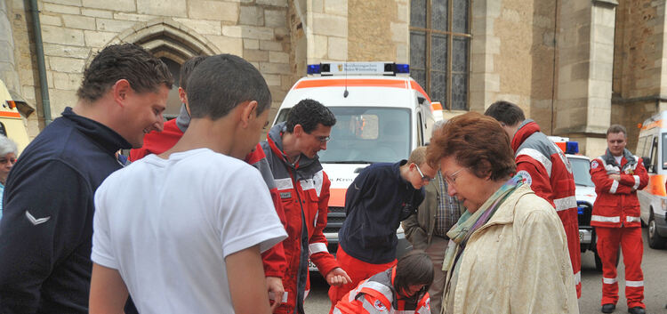 Großes Interesse bekundeten die Bürger an der Arbeit des Roten Kreuzes.Foto: Markus Brändli