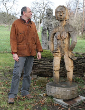 Auch Samy Virmoux ist bei den Ateliertagen mit von der Partie. Der Holzbildhauer präsentiert seine Skulpturen im Müllerweg 25 in