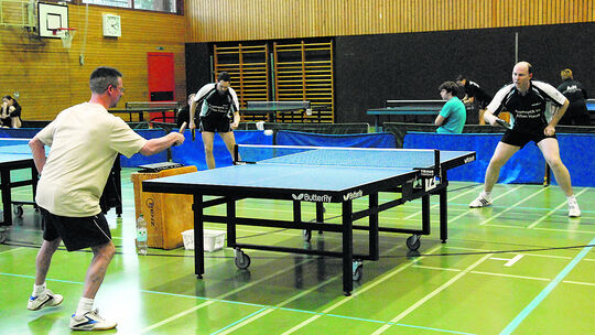 Kirchheim, Stadtmeisterschaften Tischtennis, Sporthalle LUGlinks Marcel Braun Vfl Kirchheim, rechts Michael Hohl VfL Kirchheim