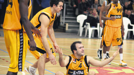 VfL Kirchheim Knights (gelb) gegen Freiburg ,Matchwinner Tomasevic (7)