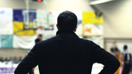 Basketball 2. Bundesliga Pro A VfL Kirchheim Knights (gelb) gegen Chemnitz Coach Branislav Frankie Ignjatovic