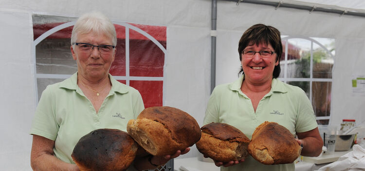 Kelter  Hocketse, Kelterhocketse, frisches Brot bei den Landfrauen