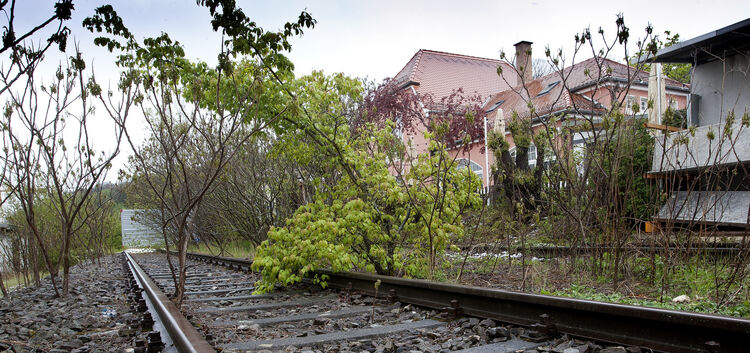 Ende der Strecke: Hinter Holzmadens einstigem Bahnhof enden die Schienen aus Richtung Kirchheim.Foto: Jean-Luc Jacques