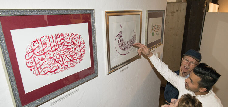 "Kalligraphie" - Ausstellung mit Kalligrafien und Fotografien des Syrers Imad Alkhaldi im Kirchheimer Kornhaus - bei der Ausstel