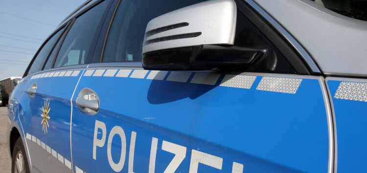 Am Autohof Kirchheim, Polizeikontrollen Reisebusse (Lenkzeiten, Techn. Mängel)Gewaltexzess schockt Notzinger, Blaulicht am Spiel