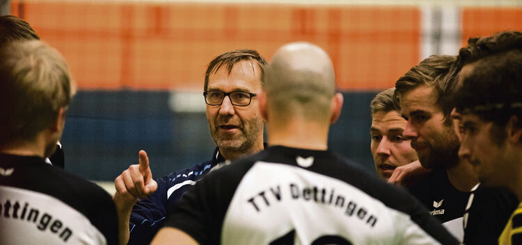 Wo geht‘s lang? Nach dem Abschied von Christoph Sick (Mitte) müssen die SG-Volleyballer einen neuen Trainer suchen. Foto: Ralf J