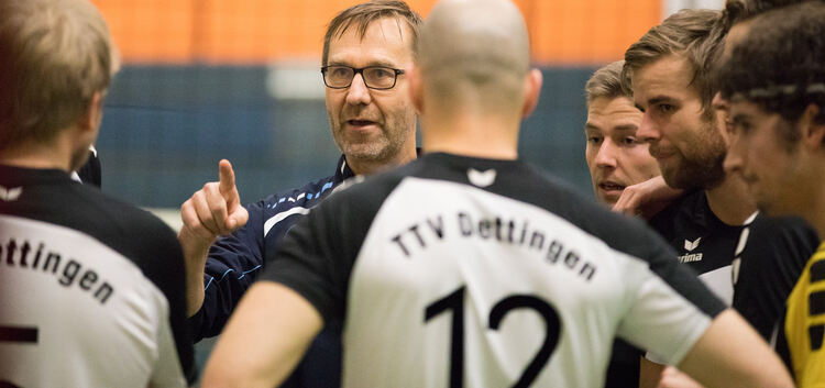 Wo geht‘s lang? Nach dem Abschied von Christoph Sick (Mitte) müssen die SG-Volleyballer einen neuen Trainer suchen. Foto: Ralf J