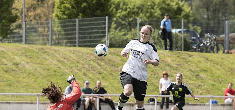Trotz Niederlage am Abheben: Wendlingens Fußballfrauen. Foto: Mirko Lehnen