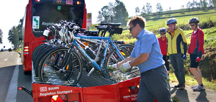 Der Rad- und Wanderbus nimmt bis zu 20 Fahrräder mit auf die Albhochfläche. Foto: Jörg Bächle