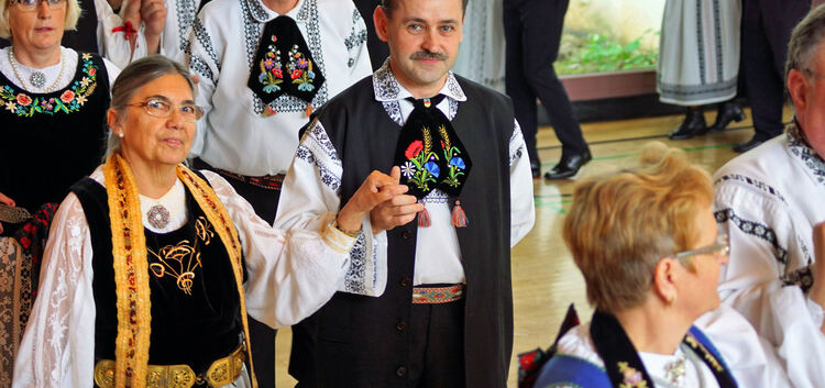 Sie tragen ihre Tracht aus Tradition und mit Stolz: die Siebenbürger Sachsen.Foto: Thomas Krytzner