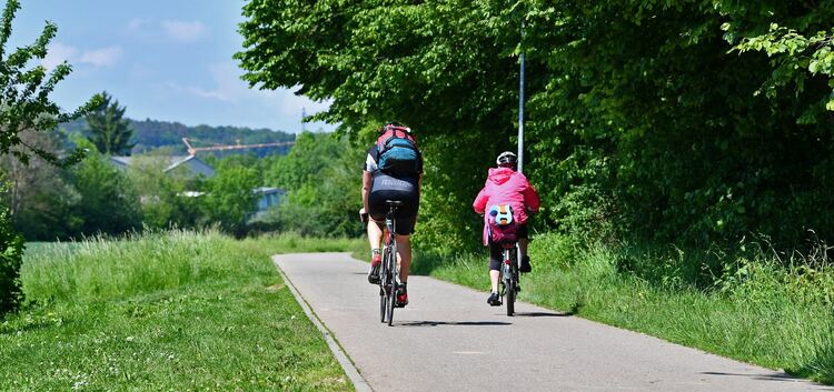 Ein Vierteljahrhundert alt: der Radweg nach Ötlingen.Foto: Brändli
