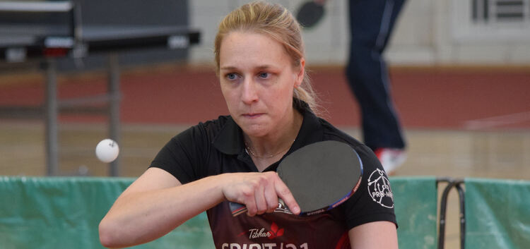 Den Ball im Blick und immer neue Ziele vor Augen: Sarah Kornau ist in Leipzig trotz Rollstuhl im Tischtennis angetreten. Beim Mi