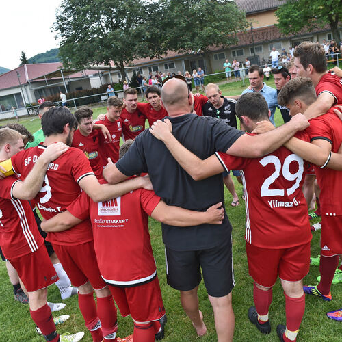 Zusammenhalt ist auf Dettinger Seite gefragt, wollen die SFD via Relegation in die Bezirksliga aufsteigen. Foto: Markus Brändli