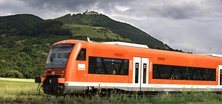 Teckbahn - Zug - Bahn - Burg TeckEisenbahnBahn erneuert die Trasse zwischen Kirchheim und Unterlenningen für zwei Millionen Euro