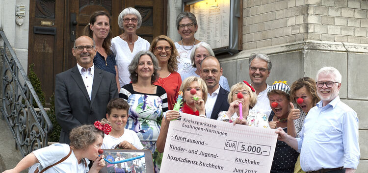 checkübergabe 5.000 Euro. Lions Club spendet für den häuslichen Kinder- und Jugendhospizdienst Kirchheim