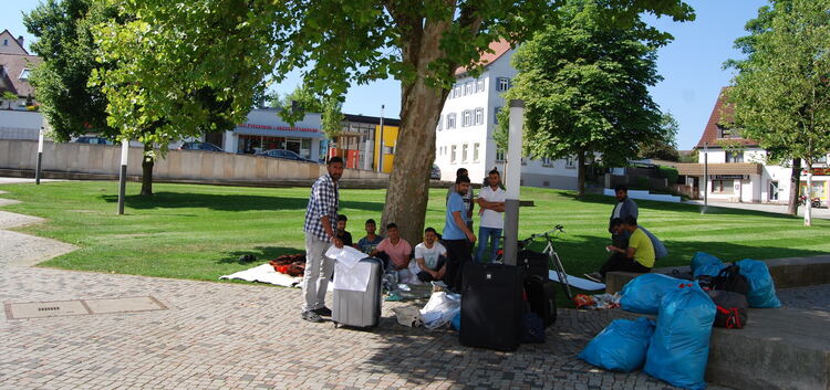 In Neuhausen campieren Flüchtlinge vor dem Rathaus.Foto: ez