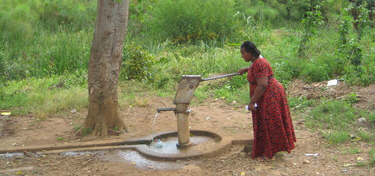 Brunnen sollen die Situation verbessern. Fotos: Adept