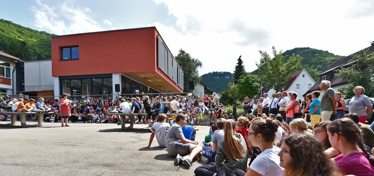 Bei hochsommerlichen Temperaturen hat die Schulgemeinschaft in Oberlenningen den zehnten Geburtstag des Esseckles gefeiert. Die