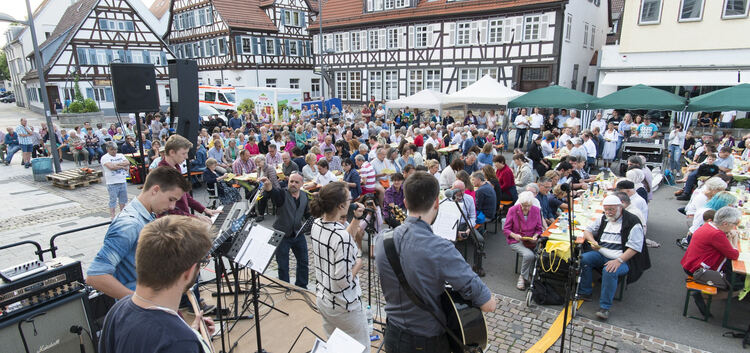 Beim „Fest des Glaubens“ auf dem Kirchheimer Marktplatz spielte die Band „Yesterday’s Morning“. Foto: Peter Dietrich