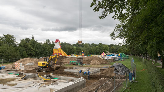 Der westliche Teil der Klosterwiese ist eine Baustelle mit längerfristiger Wirkung. Dort entstehen gerade zwei Gebäude für die A