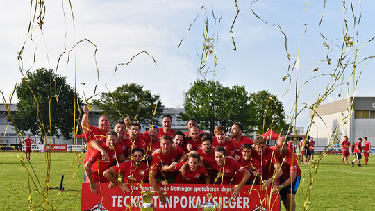Sieger im Konfettiregen: Turnierchamp TSV Deizisau. Foto: Markus Brändli