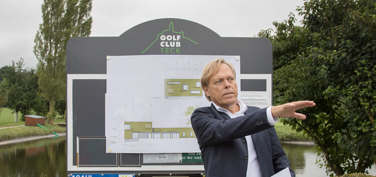 Kai-Uwe Opifanti erläutert die Pläne für den Neubau.