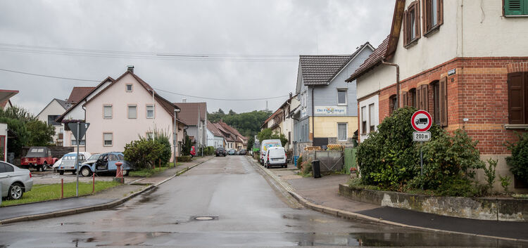 Die Hanfstraße in Dettingen ist nach Ansicht der Verwaltung sanierungsbedürftig.Foto: Carsten Riedl