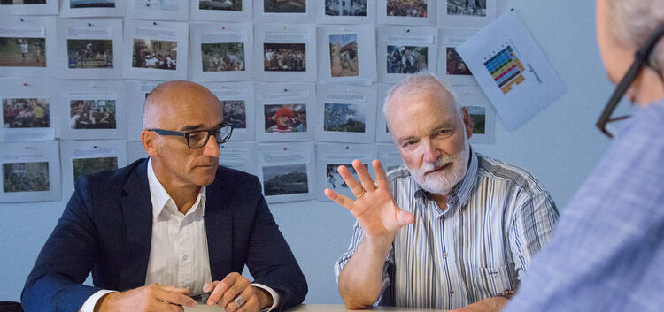 Ulrich Kreher (links) und Hans-Jochen Lückefett beim Presse-Gespräch über den Verein „Demokratie Direkt Kirchheim“.Foto: Mirko L