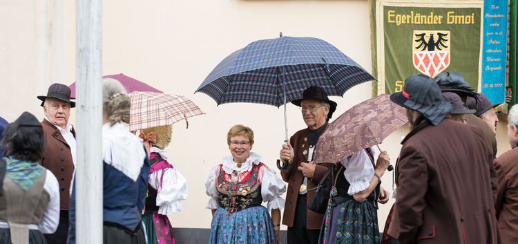 Die Stadt Wendlingen lässt die Egerländer nicht im Regen stehen. Die Schirme dienten am Vinzenzifest-Wochenende auch nur zum Sch