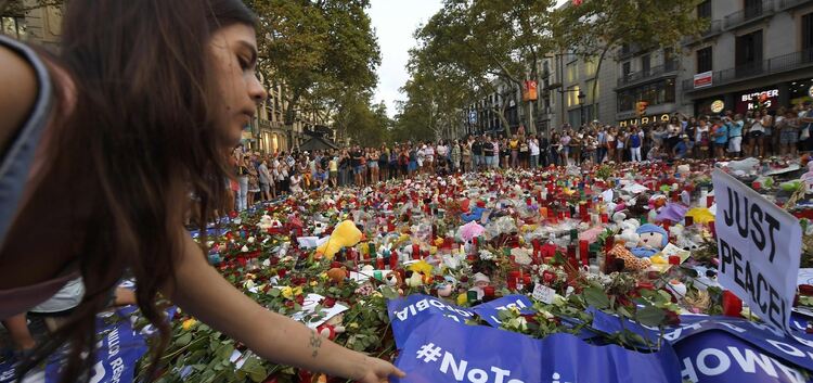 Fassungslosigkeit nach dem Terrorakt: Auch aus der Region waren einige zur Zeit des Anschlags in Barcelona unterwegs.Foto: AFP/L