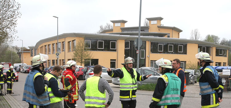 Wie die Polizei meldet, wurde das austretende Gas gegen 12 Uhr in der Nähe der Waldorfschule in Kirchheim-Ötlingen bemerkt. Nebe
