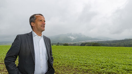 Wa(e)hlen mit Weitblick. Interview mit Michael Hennrich auf dem Käppele über Dettingen Wa(e)hlen mit Weitblick. Interview mit Michael Hennrich auf dem Käppele über Dettingen